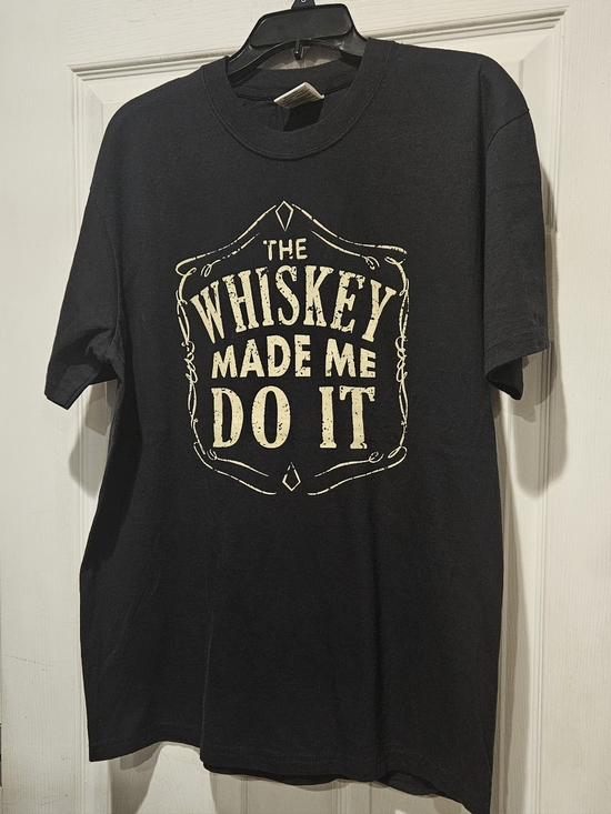 Comfort Colors Other - GRAHIC TSHIRT - WHISKEY MADE ME DO IT